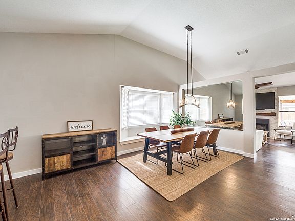 3rd image of 310 HORNBEAN LN