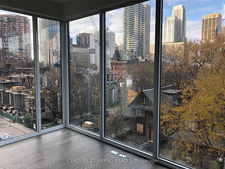 17 Dundonald St #502 — Photo 2
