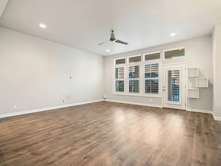 966 E Deer Arch Ln — Photo 5
