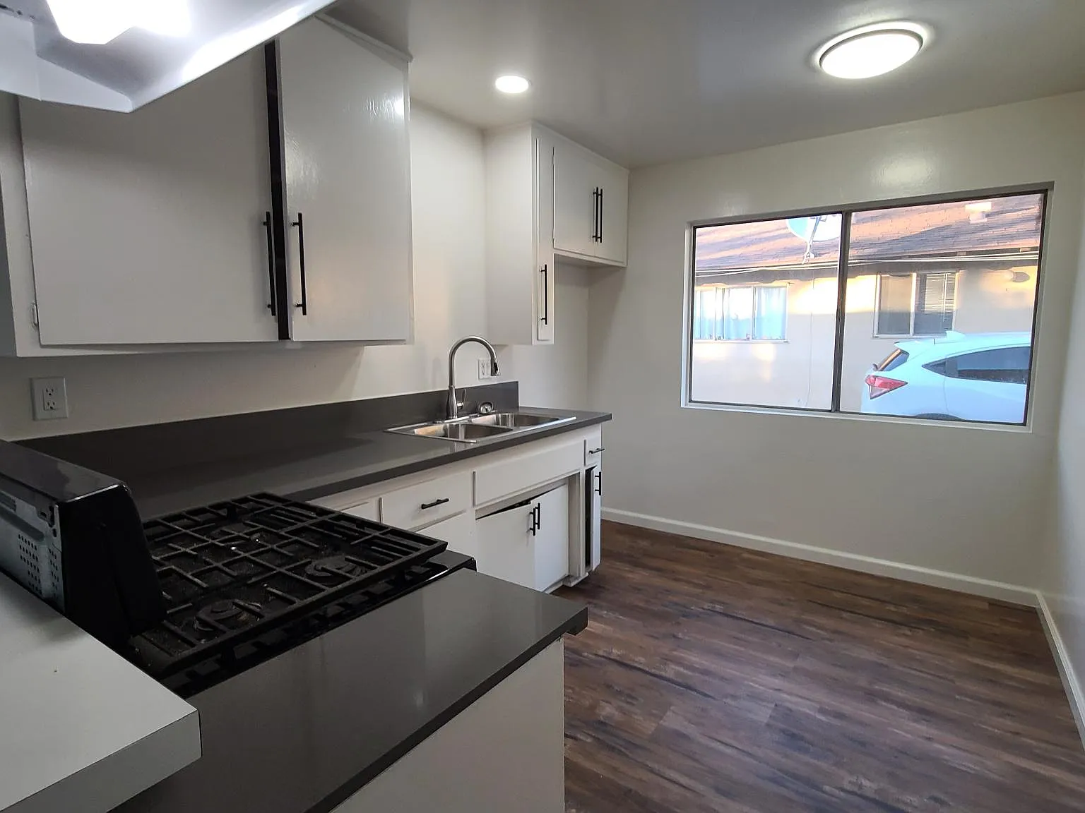 2 bed, 900 sqft, $2,500 — Photo 4