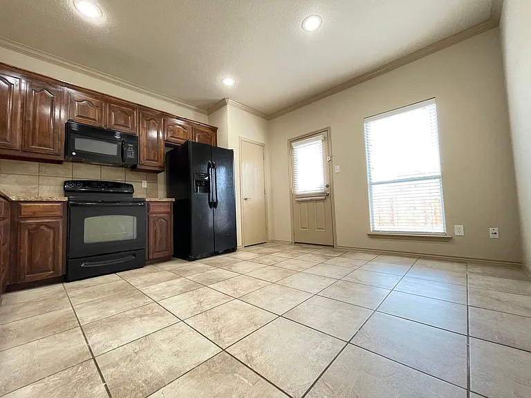 5913 Missy Ln — Photo 6