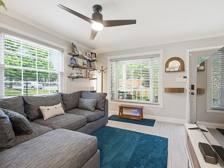 1317 Pendleton St — Photo 42