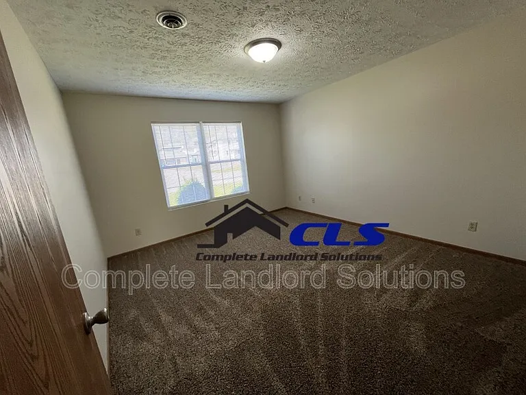 563 Farrington St — Photo 7