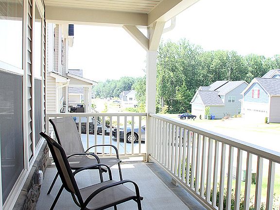 4th image of 712 Crimson Oak Ln