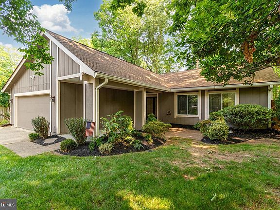 2nd image of 10407 Hollyoak Pl