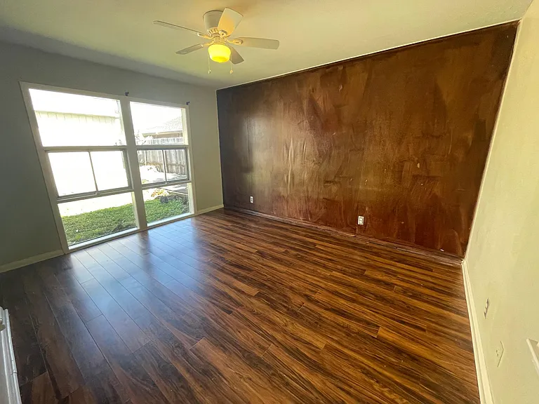 7906 Pecan Villas Dr — Photo 8