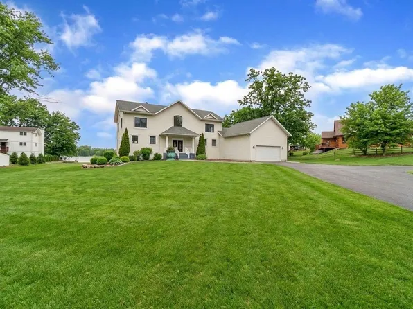 32840 80th St, Burlington, WI 53105