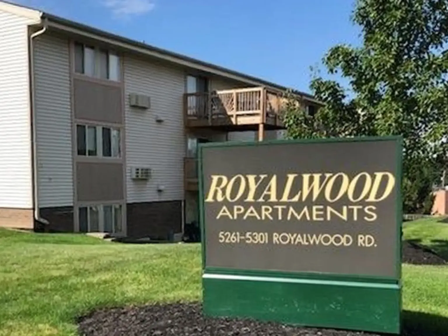 Royalwood Apartments — Photo 1