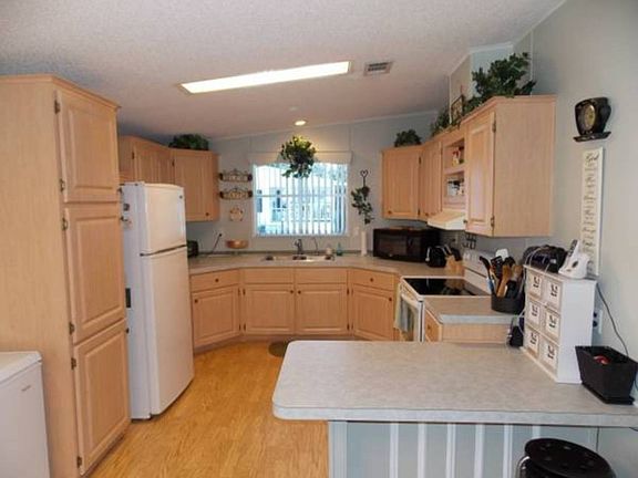 4th image of 11601 Sportsman Ct