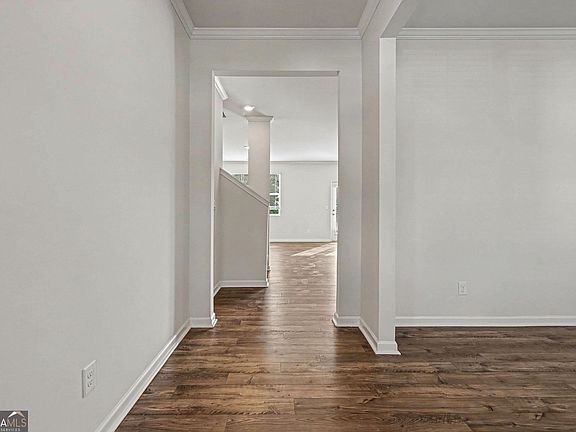 5th image of 243 Berkeley Trce