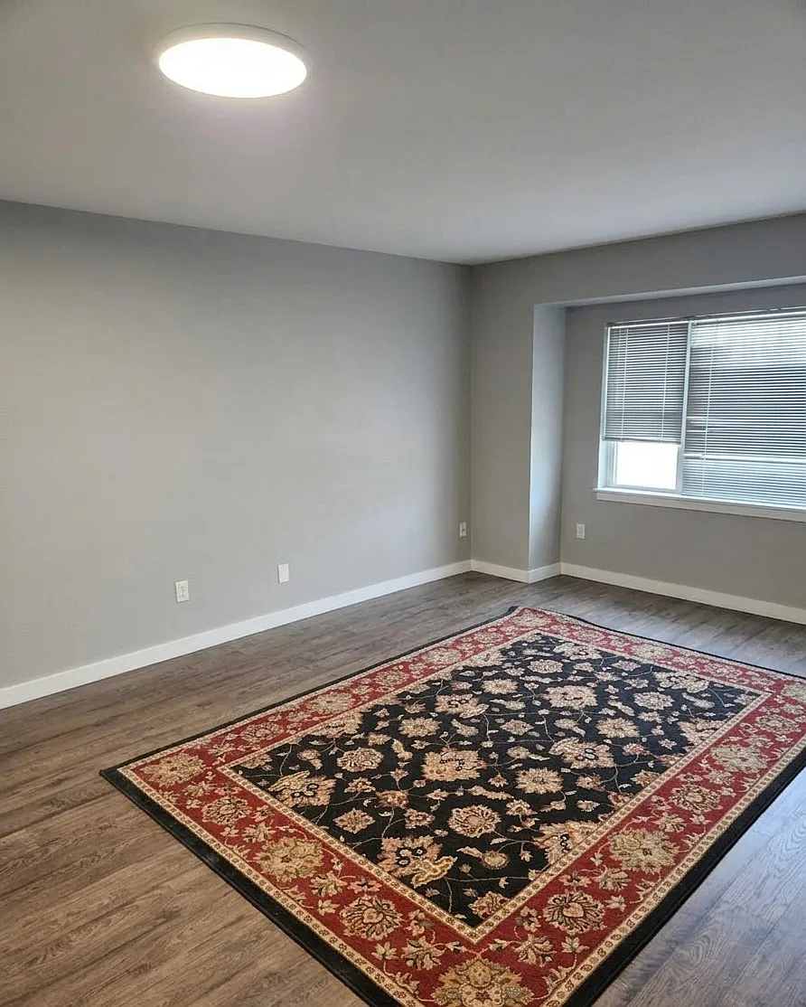 Building Photo - 502 S Cloverdale St #202