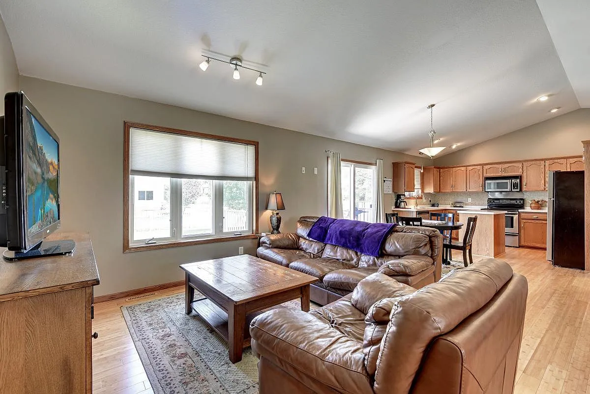 5 bed, 2332 sqft, $2,385 — Photo 1