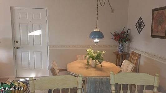 DINING ROOM (2)