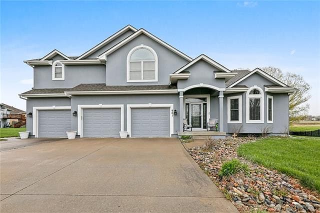 1st image of 901 SW Crystal Creek Pl