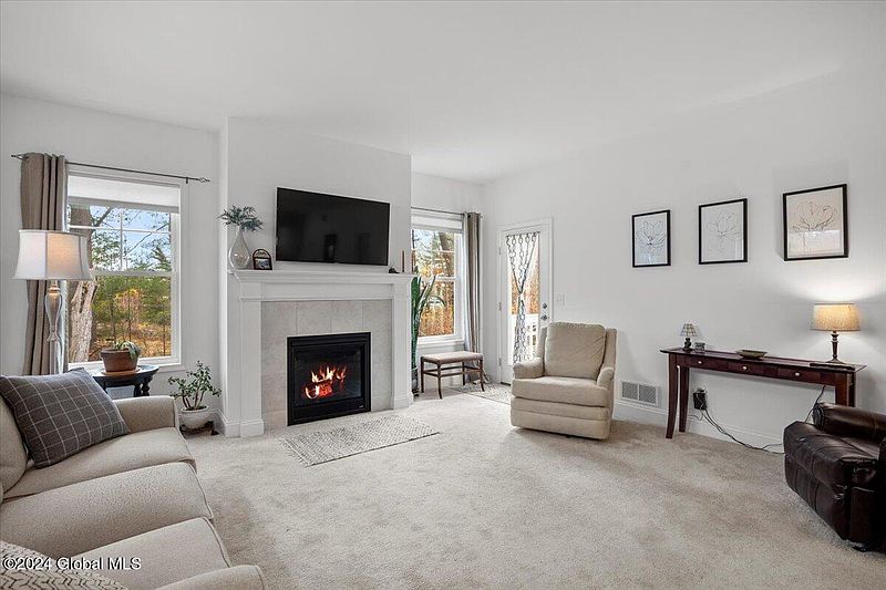 4th image of 25 Bradley Circle