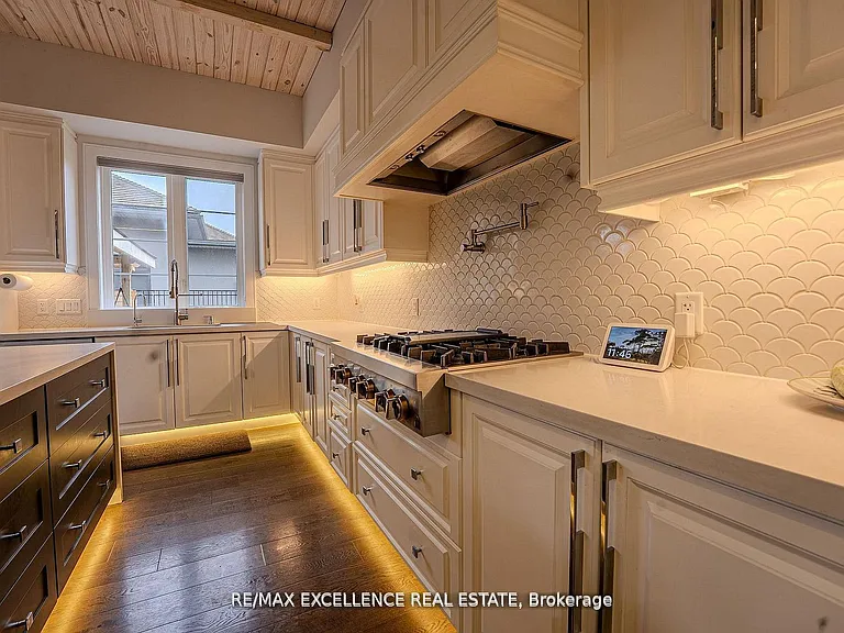 301 Somme St — Photo 9