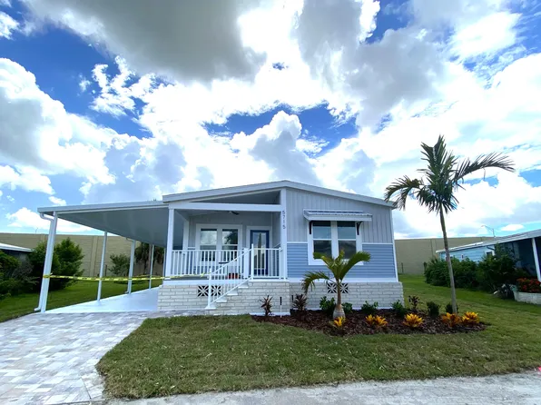 5715 Camelford Dr #528, Sarasota, FL 34233