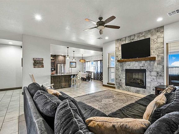 5th image of 366 Mountain Ridge Dr
