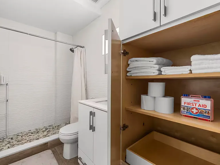 836 SW 4th Ave — Photo 12