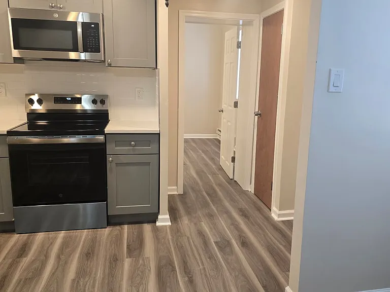 209 S Locust St #5 — Photo 7