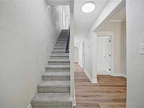 5th image of 2431 Hale St