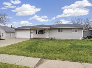 515 Adams St, Muscatine, IA 52761