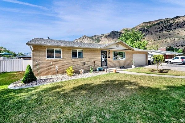 1st image of 819 E Lindon Dr