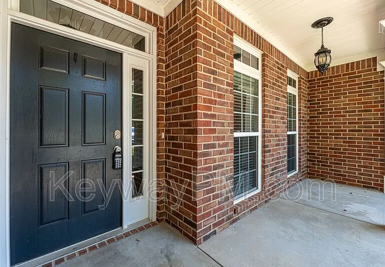 1091 Conn Dr — Photo 2