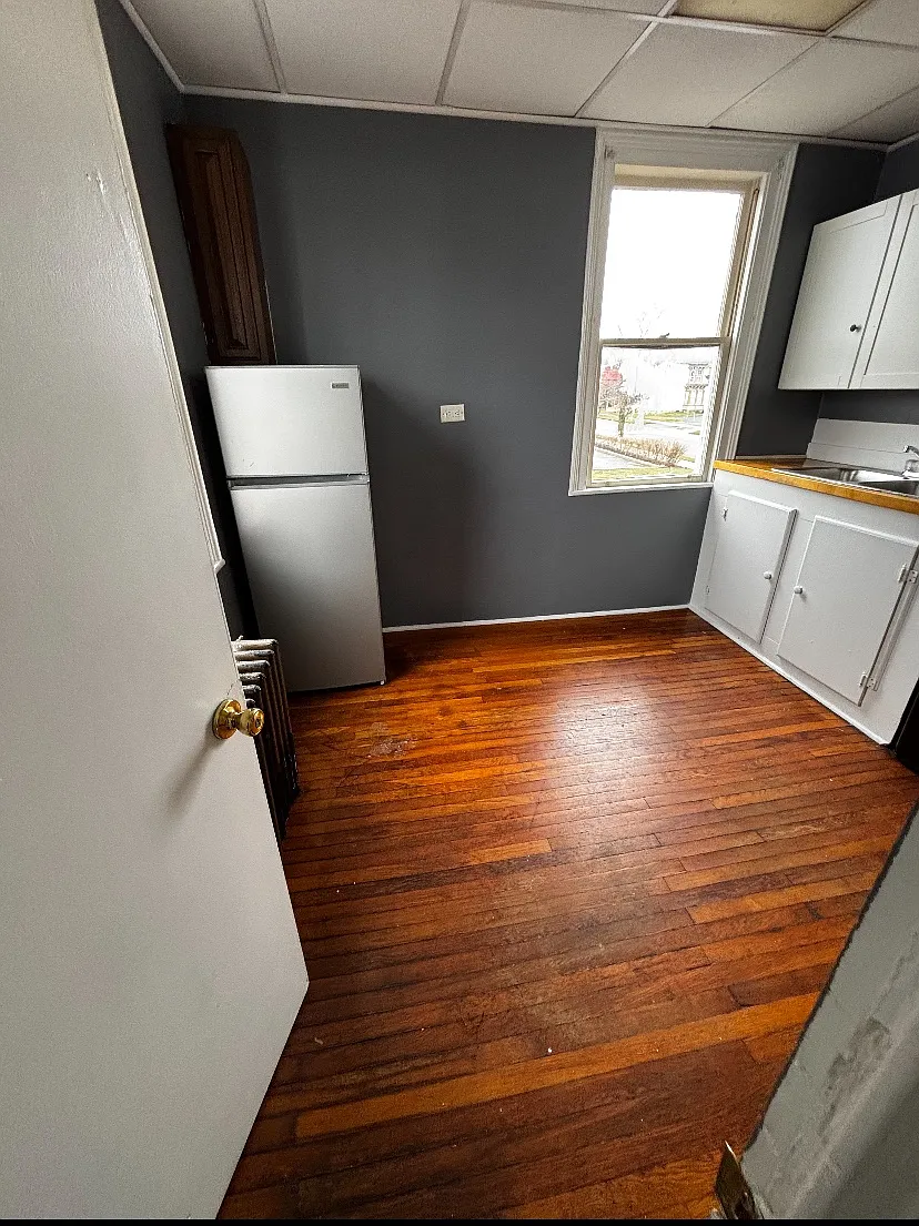 176 W 5th St — Photo 4