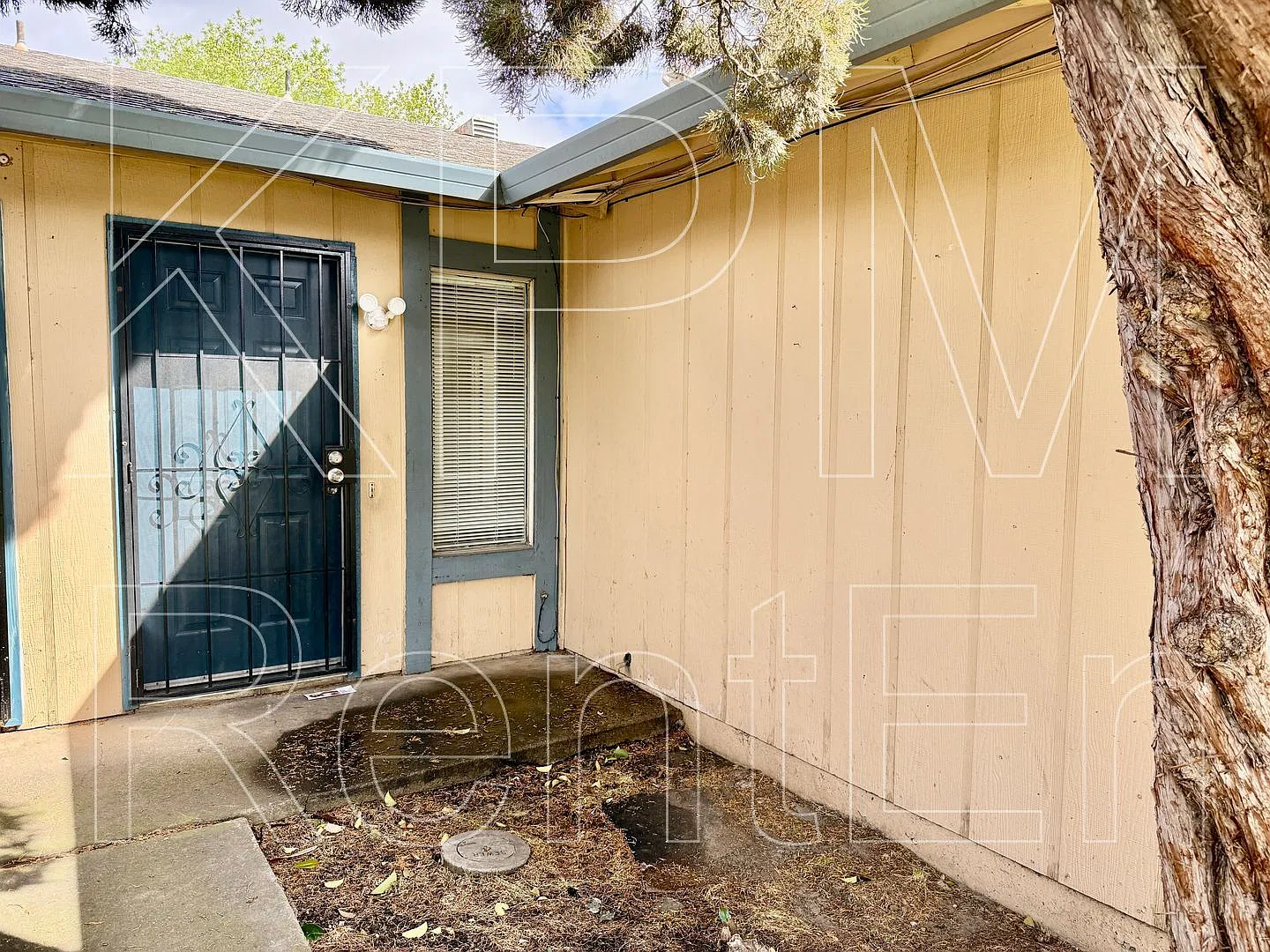 3 bed, 2.0 bath, 1170 sqft, $1,900 — Photo 2