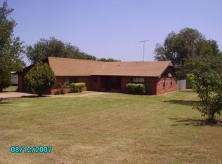 126 E Riddle Rd, Chickasha, OK 73018