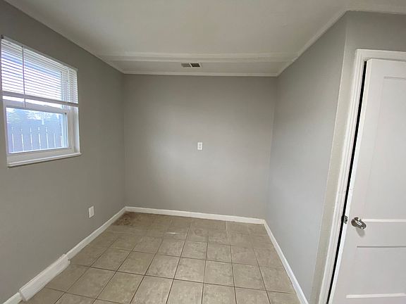 4th image of 1071 Rochester Rd #9