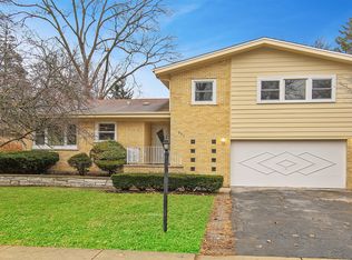 865 Huckleberry Ln, Northbrook, IL