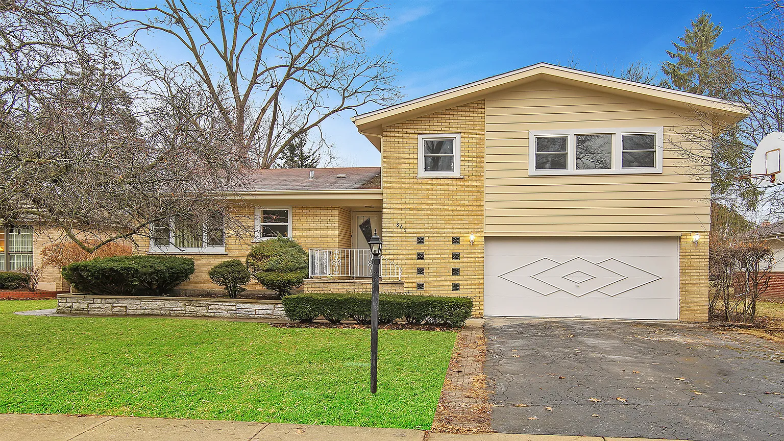 865 Huckleberry Ln photo 1