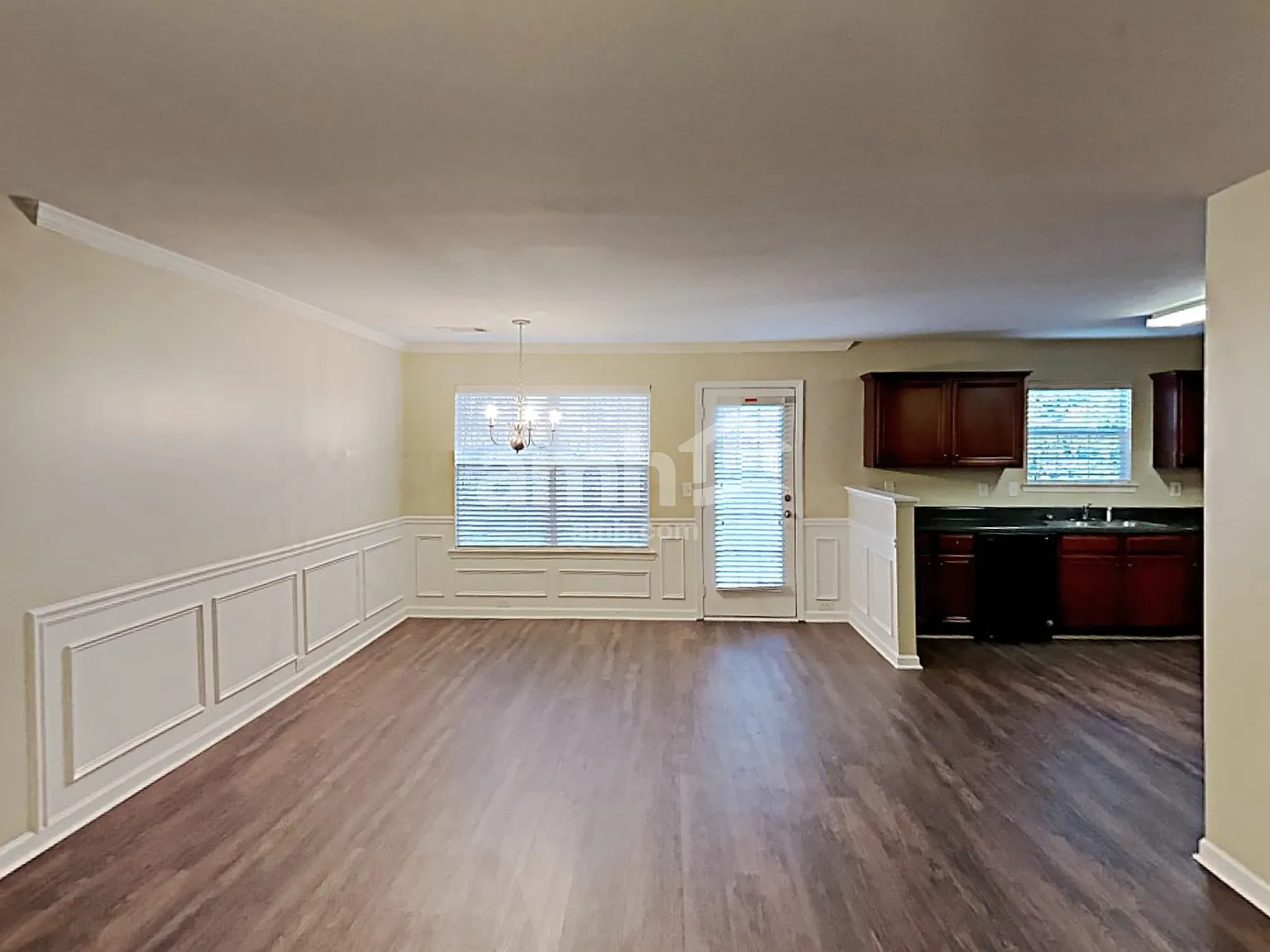4 bed, 2.5 bath, 1900 sqft, $2,190 — Photo 4