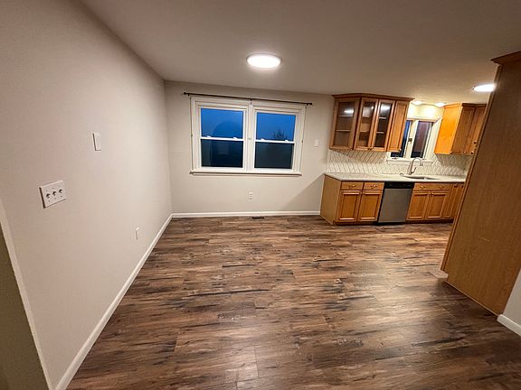 4th image of 28 Buttonwood Dr