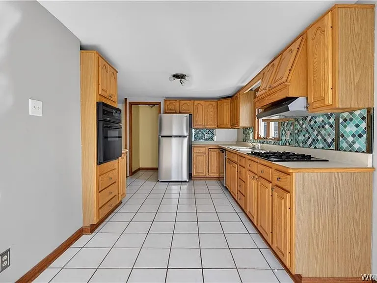 172 Tremont Ave — Photo 6