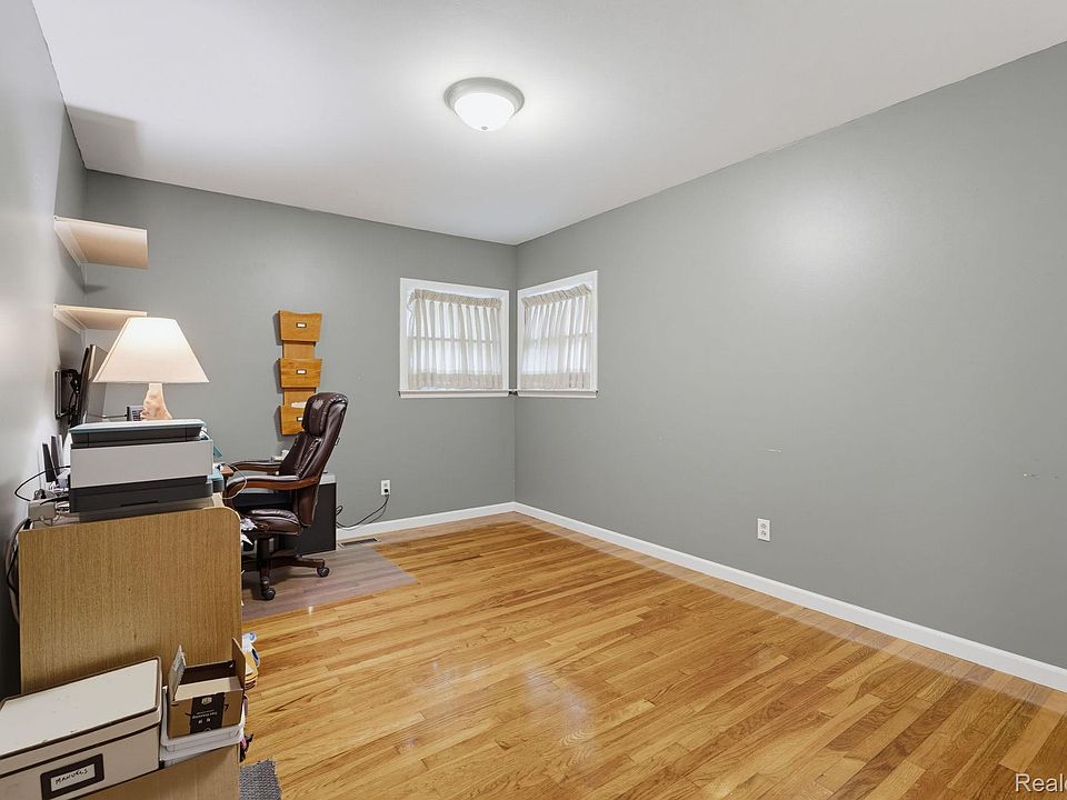 56600 North Ave, photo 30