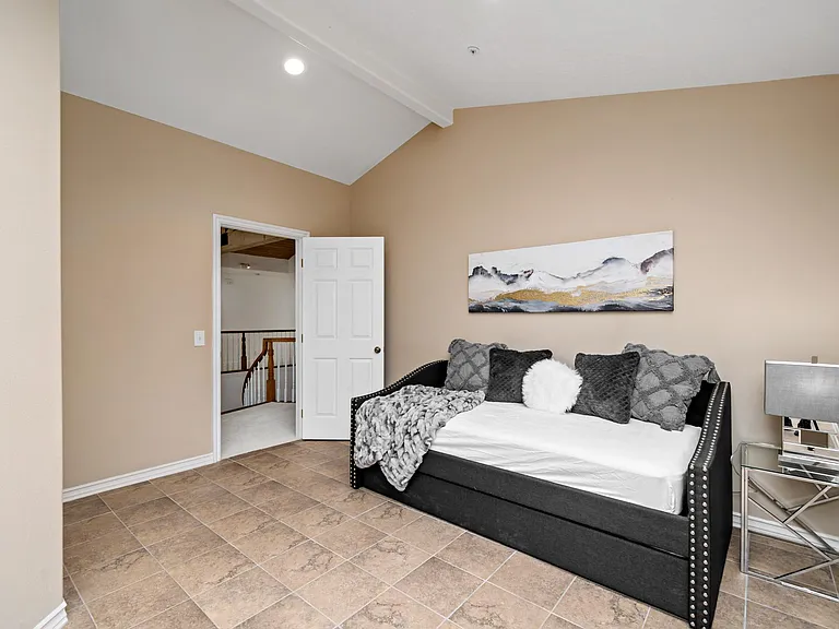 3972 Humboldt Dr — Photo 33
