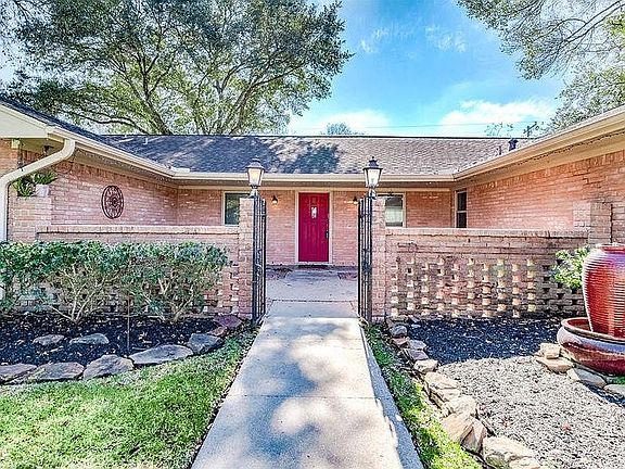 5th image of 211 E Crestmont Dr