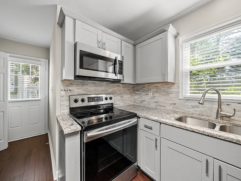 8324 Bellingham Cir — Photo 11