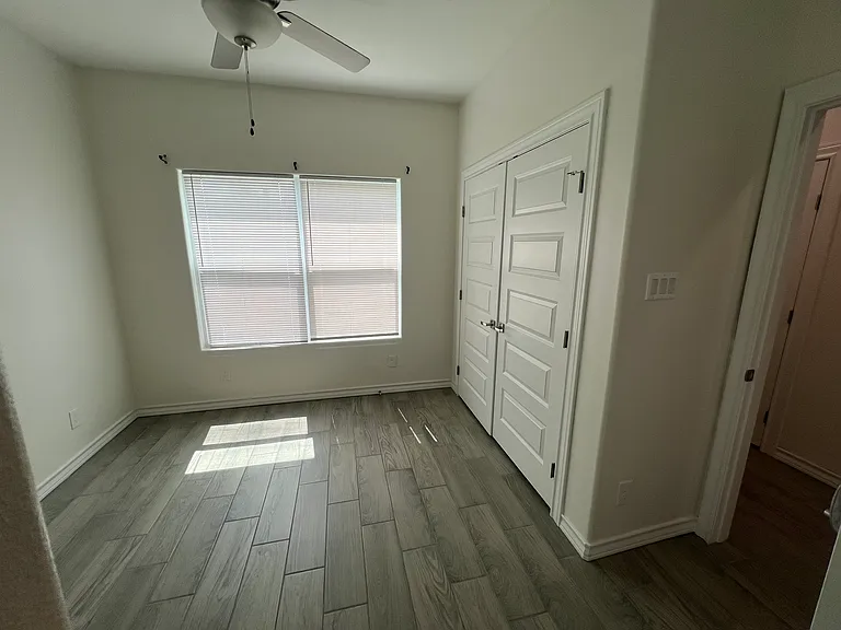 1009 W Cano St #2 — Photo 14