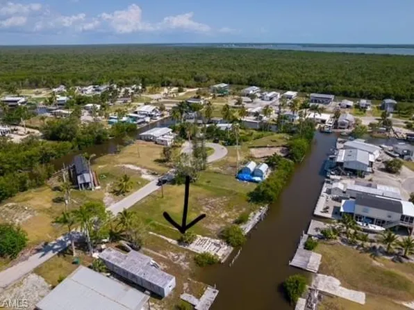 122 Cardinal CT, EVERGLADES CITY, FL 34139