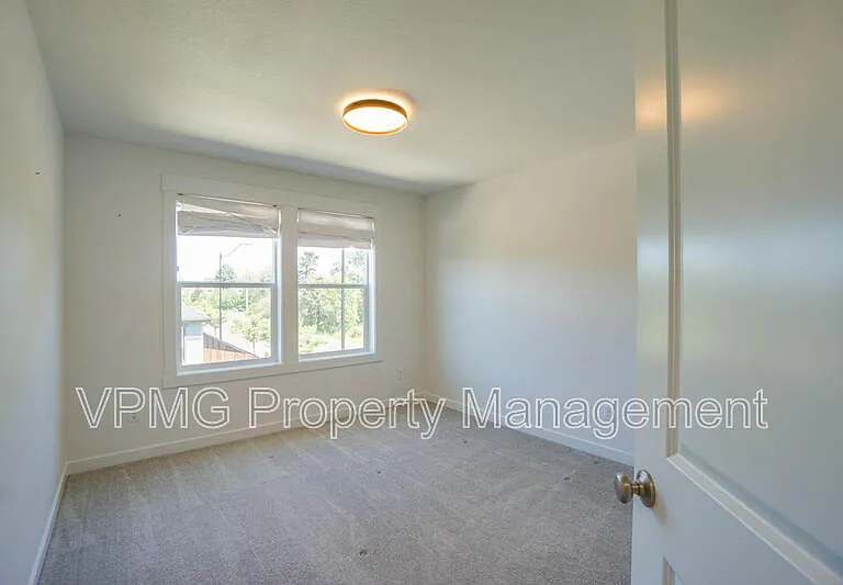 935 SE 36th St — Photo 25