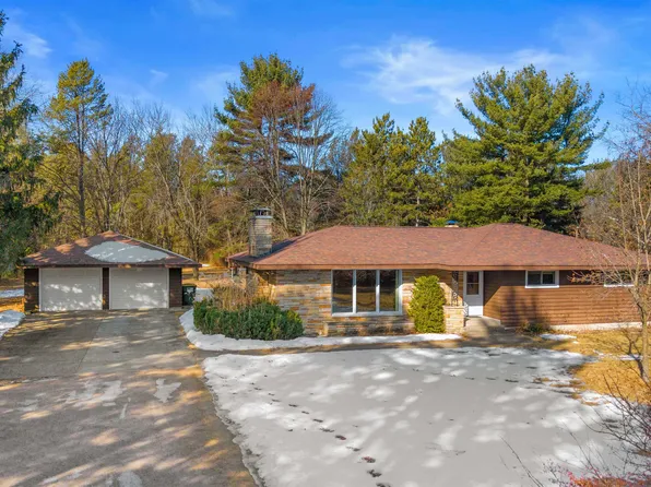 9102 Holz Ln, Nekoosa, WI 54457