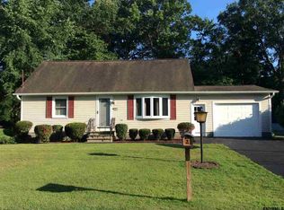 1 Manchester Dr, Halfmoon, NY 12065