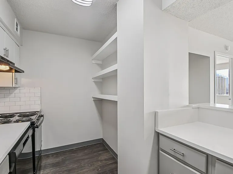 The Regency Apartments — Photo 119