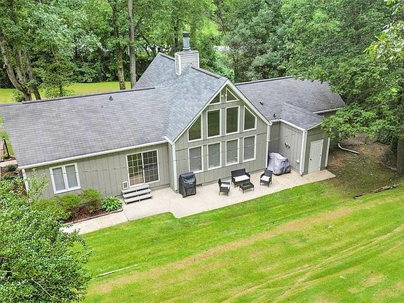 2nd image of 303 Valleybrook Dr
