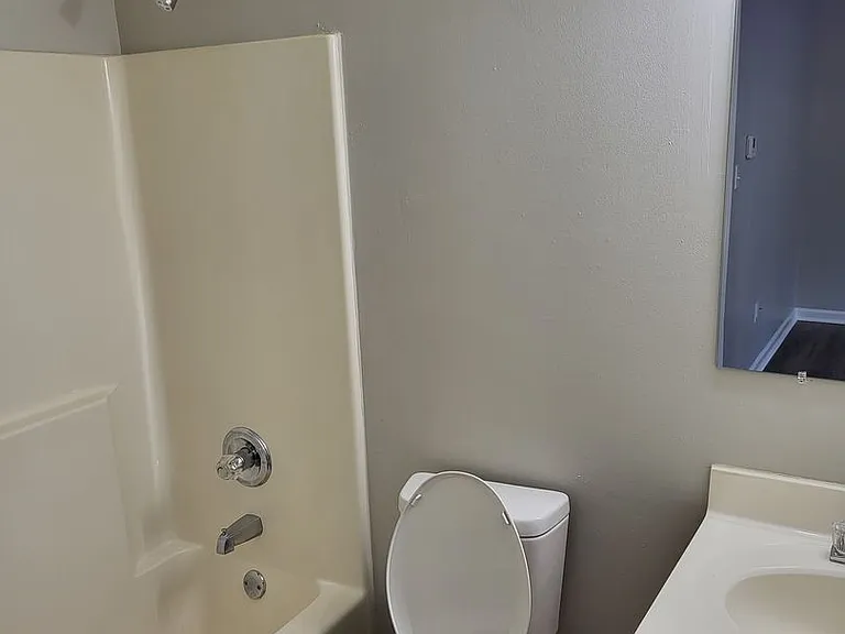 424 Jason Dr — Photo 2