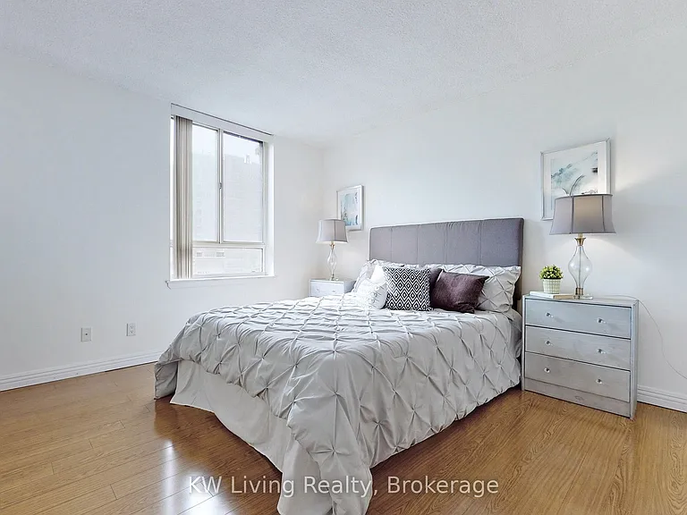 633 Bay St #814 — Photo 28